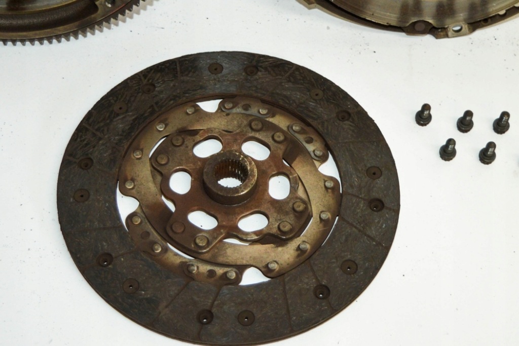 фото №6, Комплект зчеплення vw golf v variant 1k5 03g141023n 1.9l дизель 77kw 2008