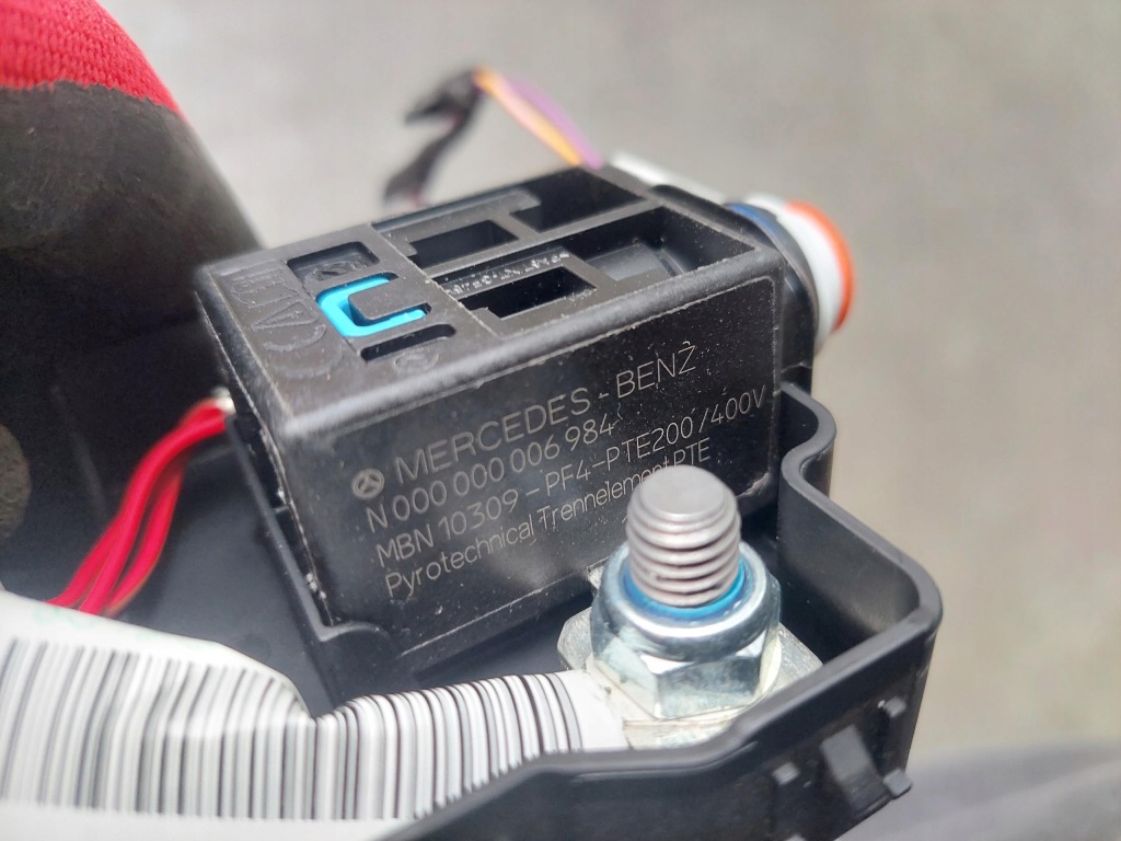 Предохранитель пиротехнический аккумулятор a0005408250 mercedes c 350 w205 s205 в Украине