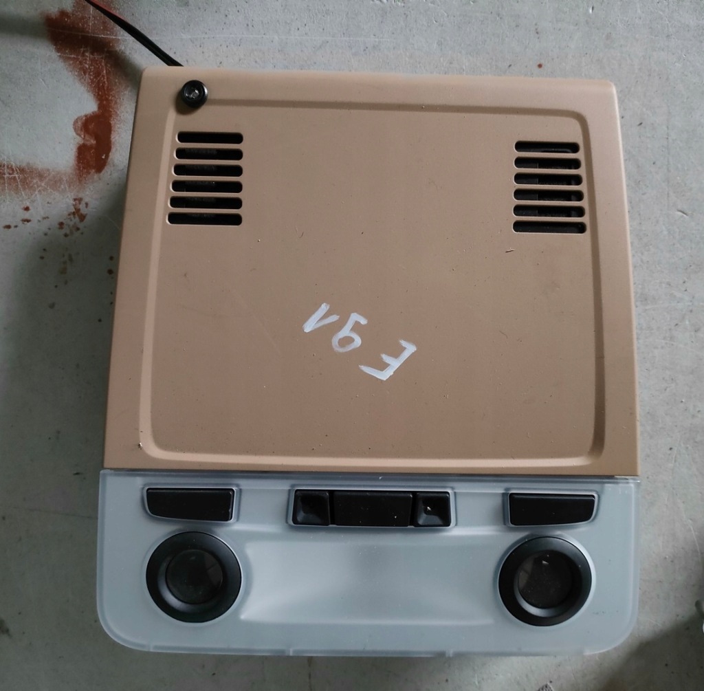 фото №1, Bmw e90 e91 лампа потолочный бежевая