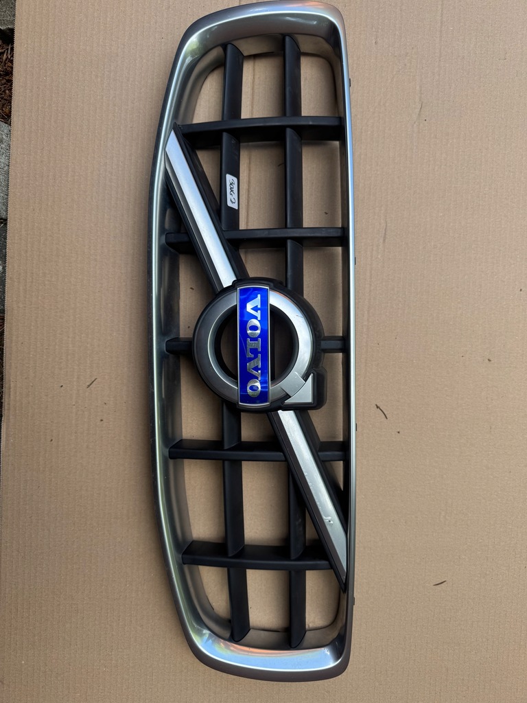 фото №1, Volvo xc70 07-12 решётка радиатора решётка радиатора оригинал