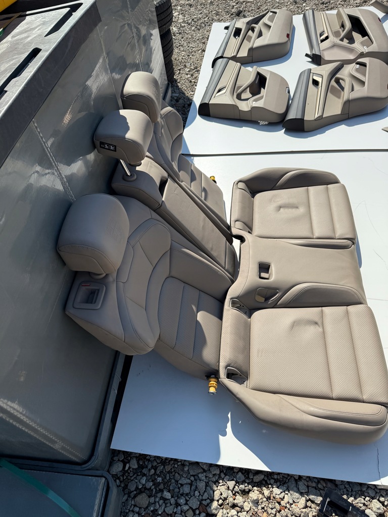 фото №5, Porsche taycan 9j1 сиденья заднее сиденье салон комплект обшивки