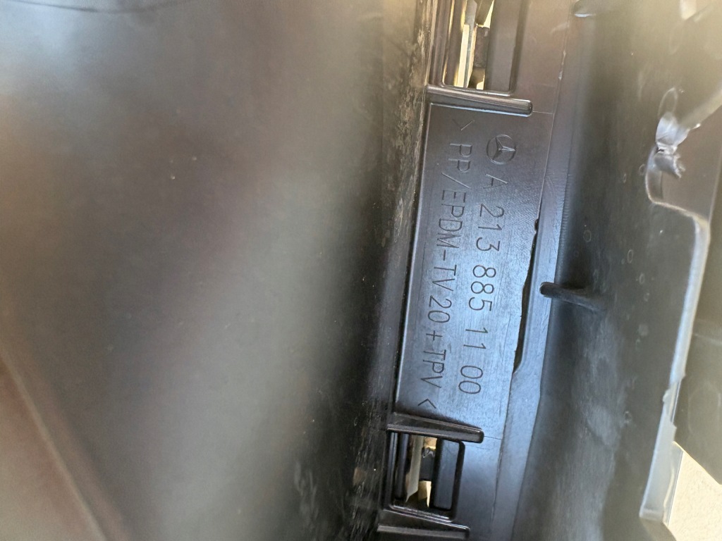 фото №5, Mercedes w213 rok 2019 решётка радиатора+ воздуховод воздуха a2138851100