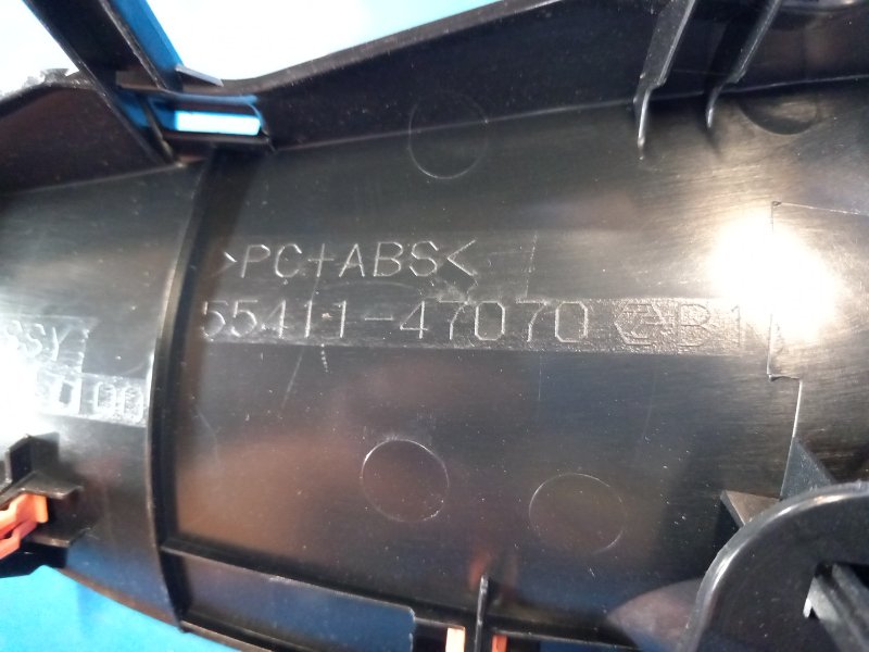 фото №7, Накладка центральная панели приборной панели toyota prius 16 5541047100