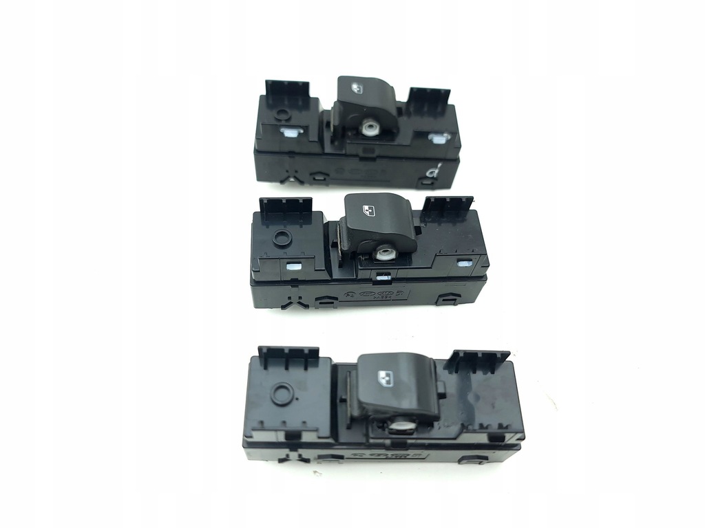 фото №6, Hyundai i30 2023 комплект кнопки окон