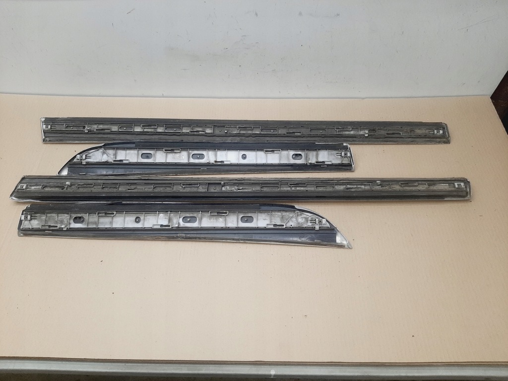 фото №9, Молдинг нижня двері лівий перед audi a6 c6 allroad lata 2004-2008