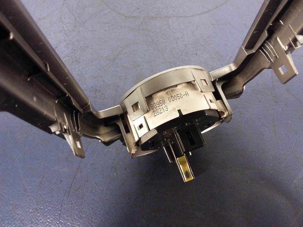 фото №8, Toyota yaris iii рамка радио 86451-0d010