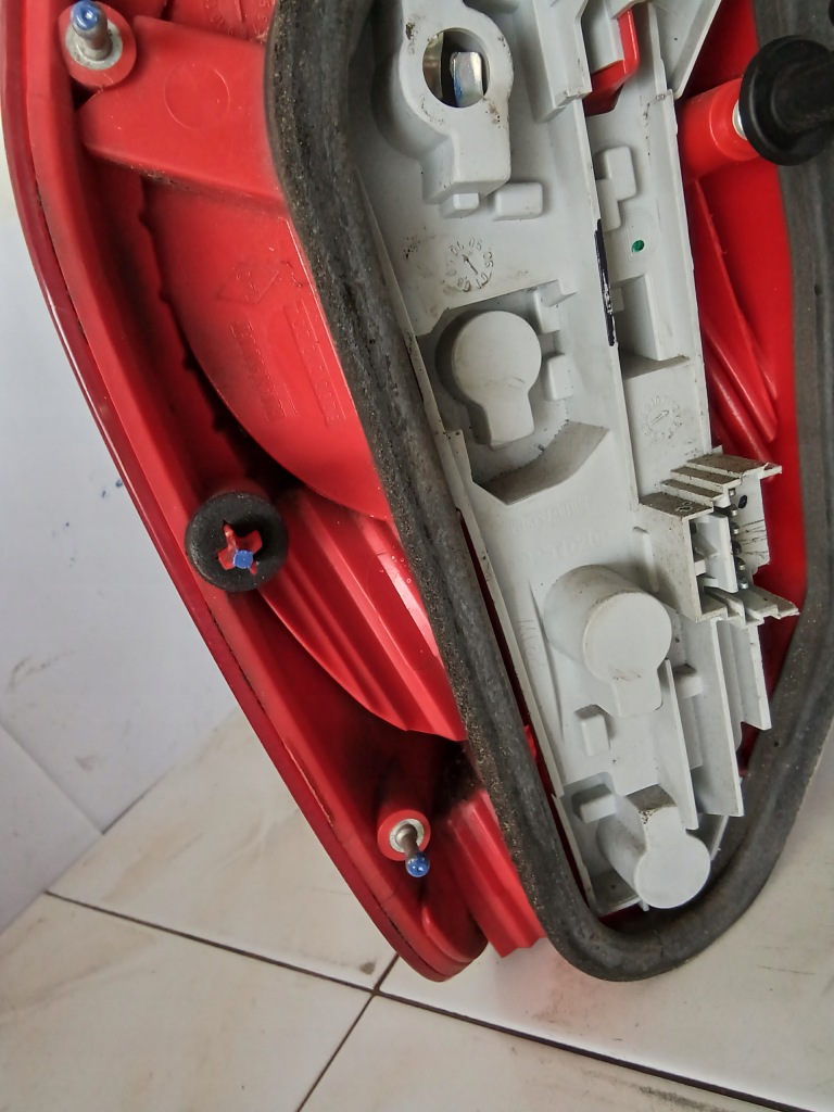 фото №5, Лампа правая задняя 8200212204 renault modus 1.6benz 16v a1