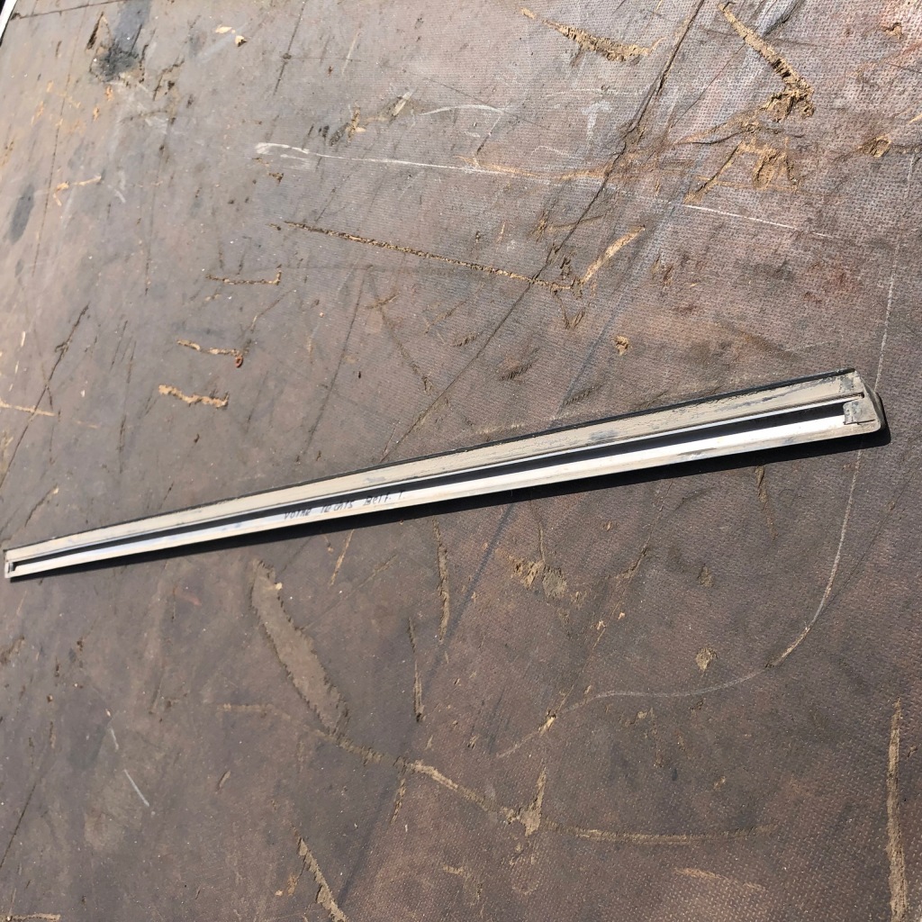 Купить Mercedes-benz w123 молдинг дверь правая задний  seria0,5