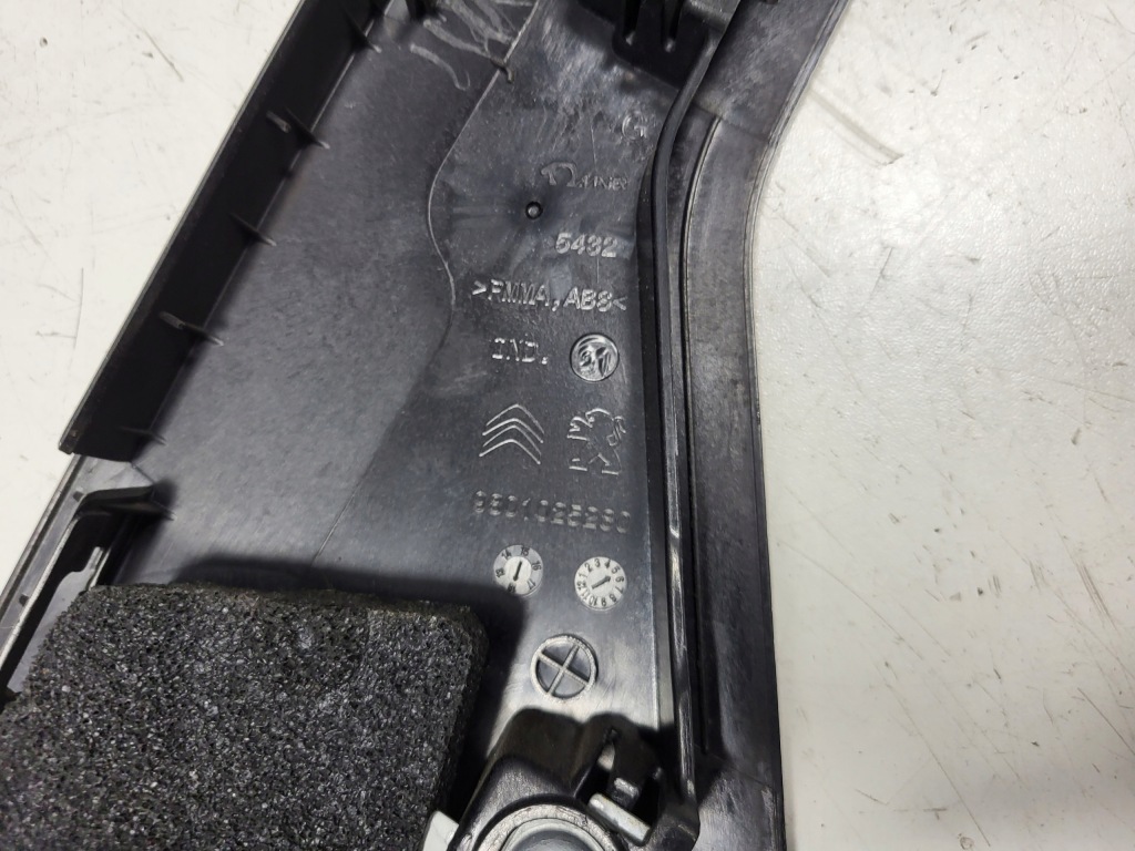 Peugeot 308 2019 ліва сторона молдинг / прокладка скло двері задніх Київ