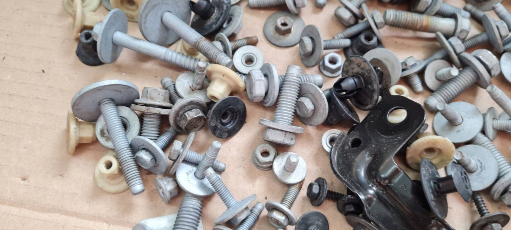 Jeep grand cherokee wl 2022 гвинтики болти передній поперечина крила капот pxj в Україні