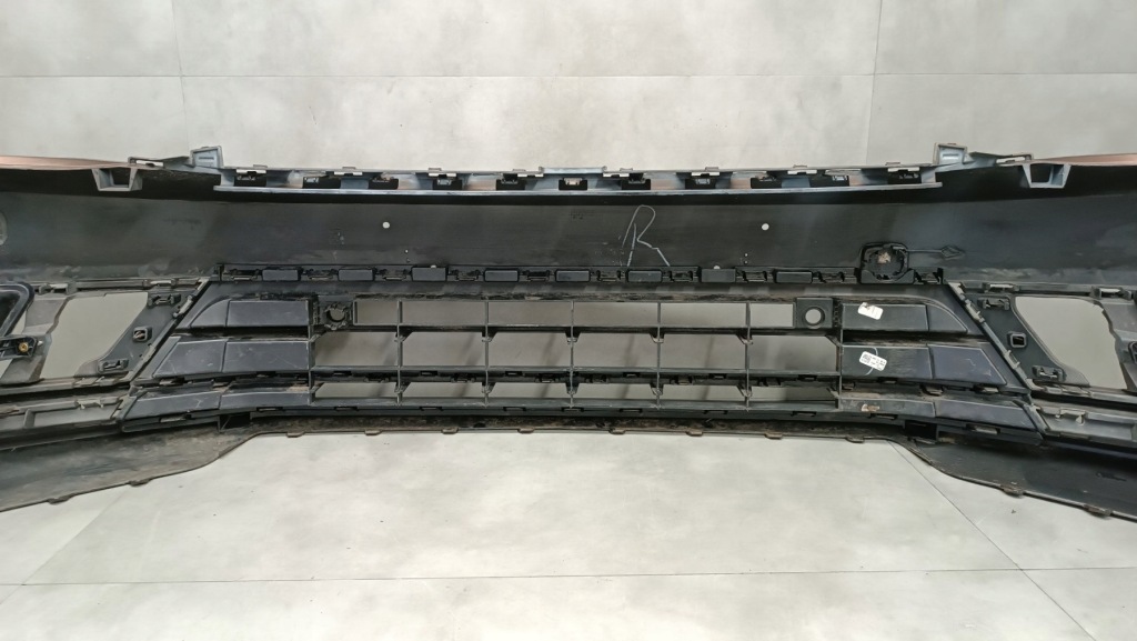 Бампер перед передній volkswagen vw jetta 6 vi 5c6 рестайлінг  15-18 / + протитуманні фари Оригінал