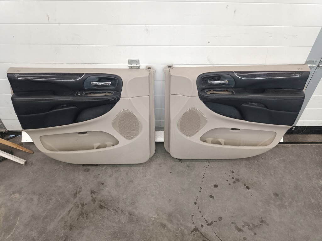 фото №1, Chrysler town country обшивка дверь перед обивка