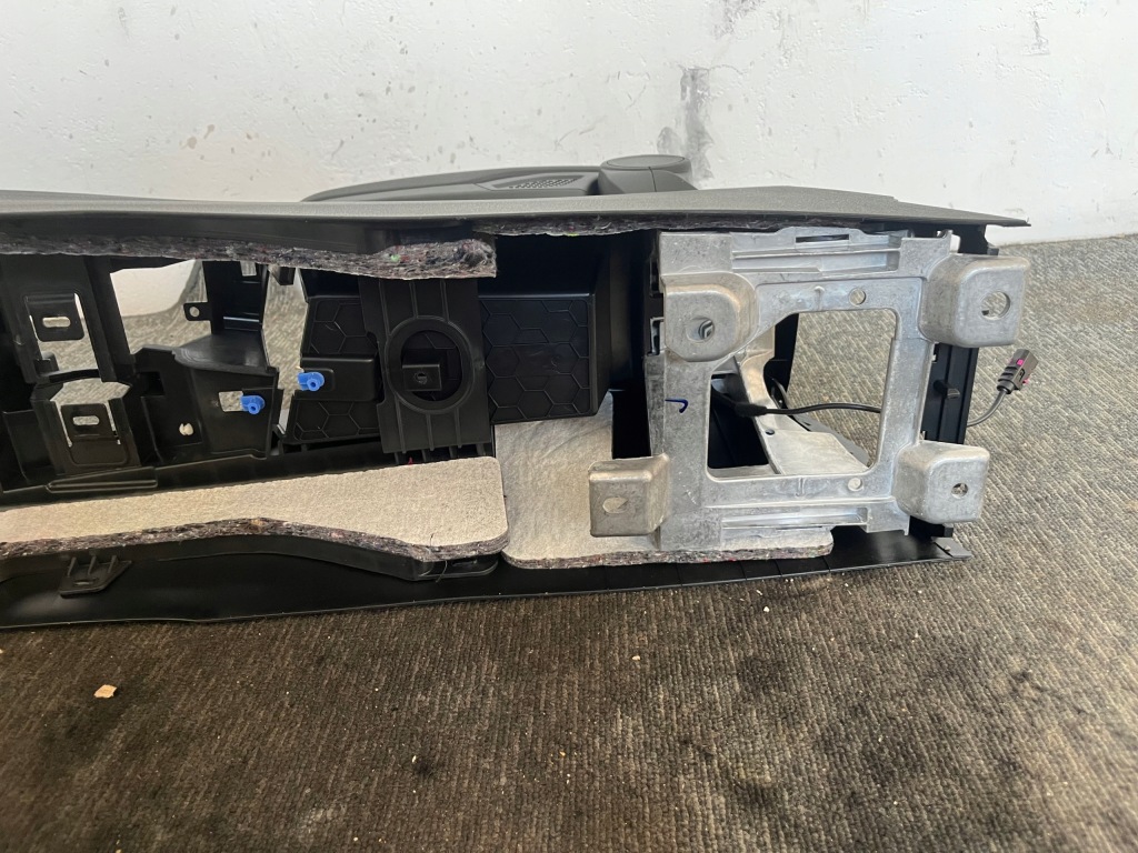 Bmw x1 f48 lci lift 19r тунель середній підлокітник оригінал європа в Україні