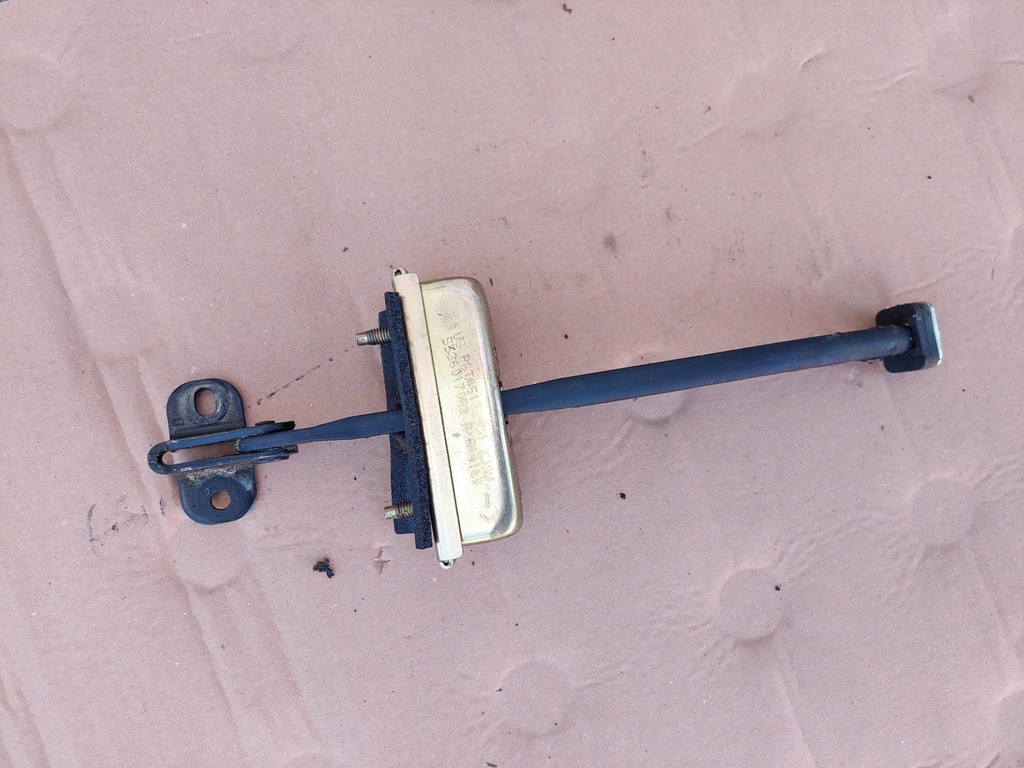 фото №1, Jeep cherokee liberty kj крышка багажника ограничитель