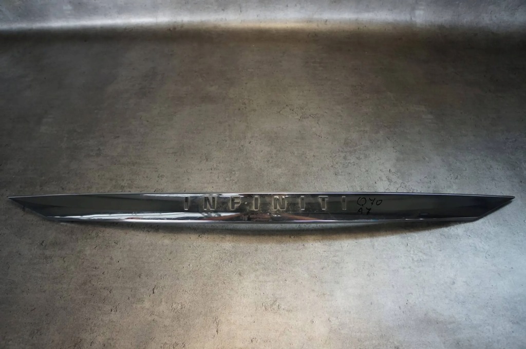 фото №1, Молдинг накладка крышки хром эмблема infiniti q70