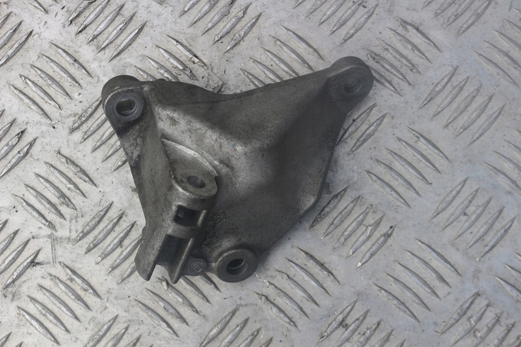 фото №1, Renault clio v captur ii 1.3 tce кронштейн генератора