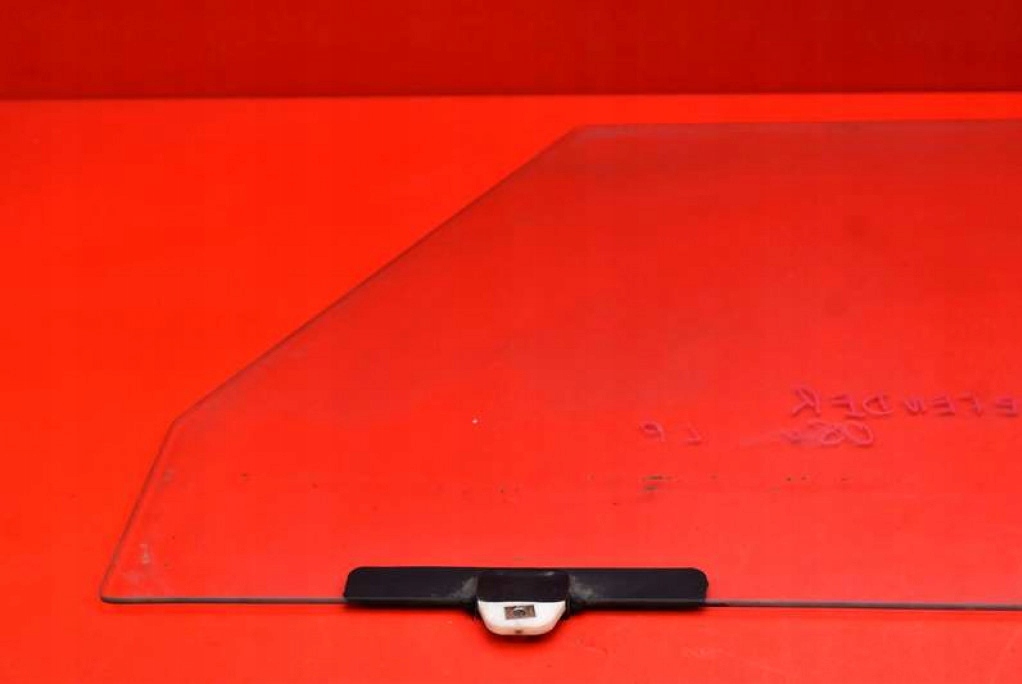 Стекло боковая левая перед передняя land rover defender 1 1 рестайлинг  99-14 Киев