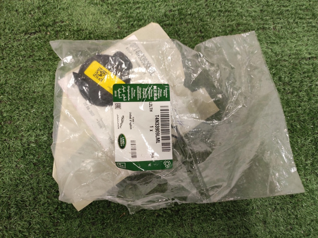 фото №1, Заглушка бампера перед фаркоп jaguar xe x760 nowa