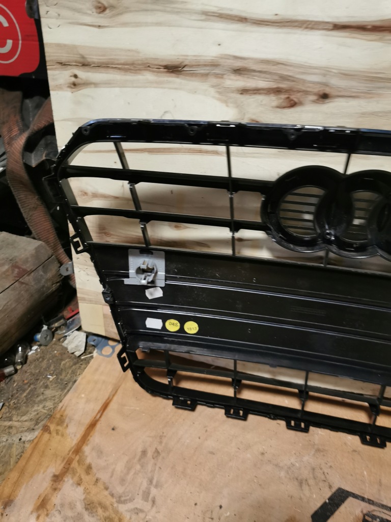 Audi a5 lift оригінальний номер 8t0 решітка радіатора решітка радіатора бампера s-line Зі Шроту