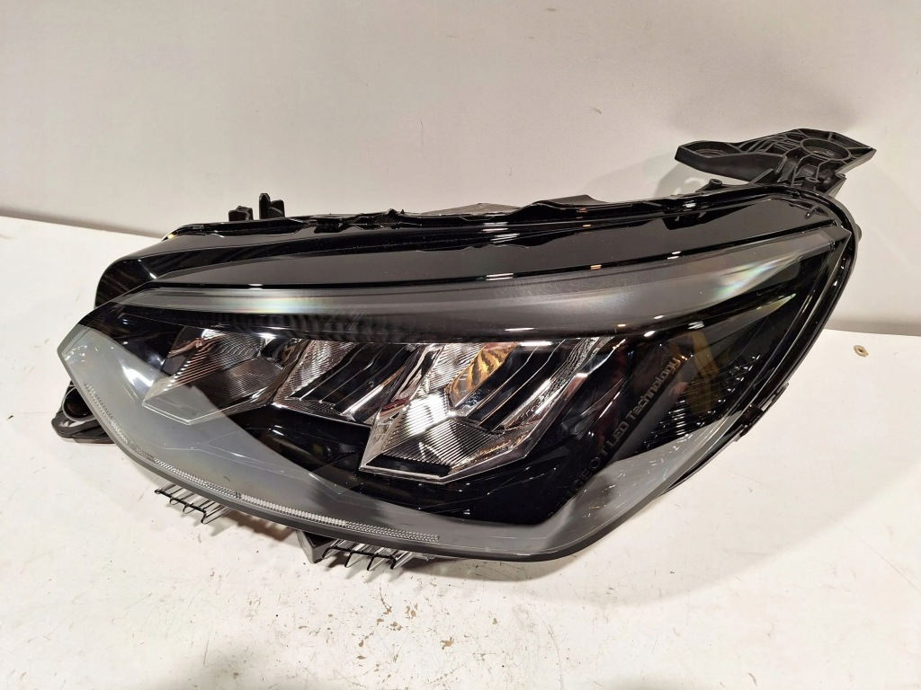 Купить Фара перед левая новая valeo led 9833036380 peugeot 208 2 2008 2 19-
