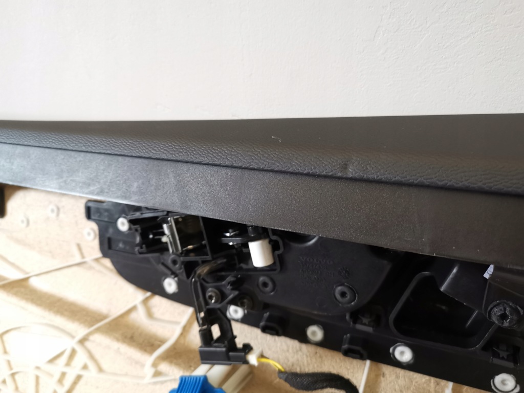 Volvo xc60 2 17- америка обшивка двері передній правий перед 32328458 Київ