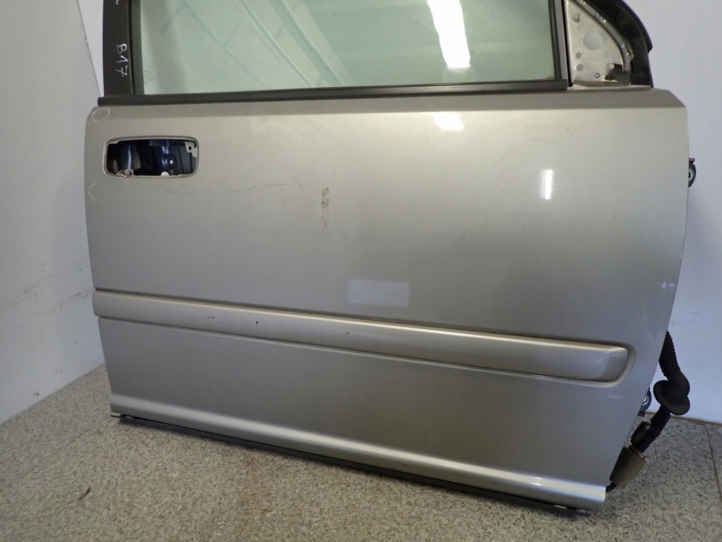 фото №6, Nissan x-trail t30 01-06 дверь передний правое