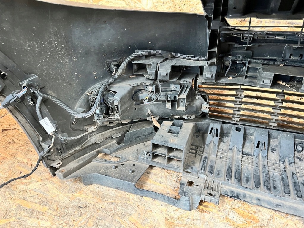 Бампер передний перед renault scenic 3 3 рестайлинг  pdc led лак: tekng с Разборки