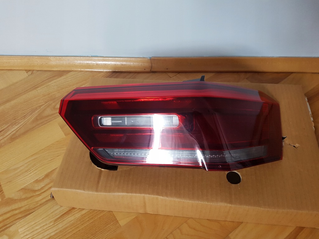 фото №1, Vw id3 лампа задняя правая компьютер. led iq!!!