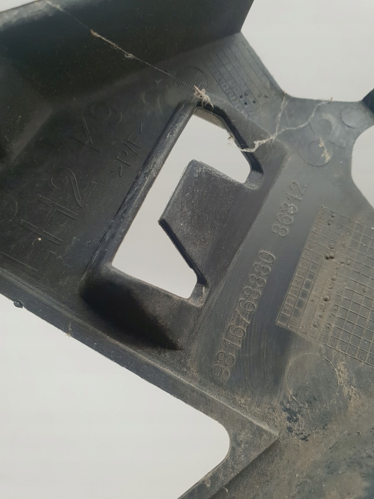 фото №13, Peugeot rifter 19- направляющая левый кронштейн w бампер перед 9816768880