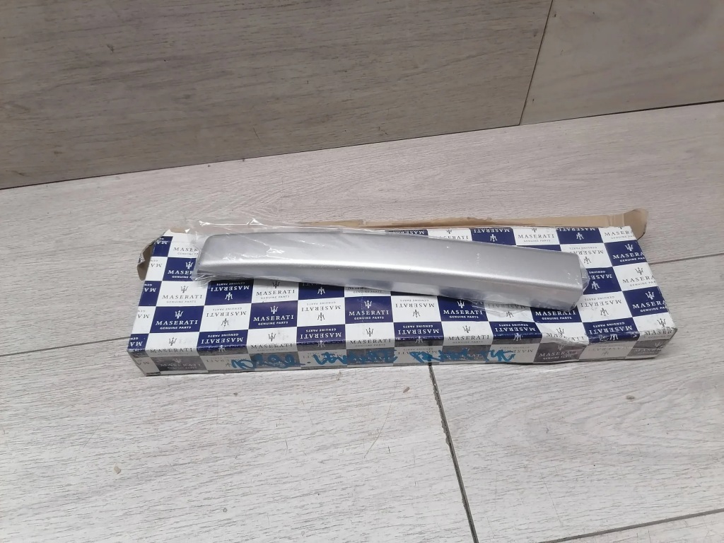 Купить 10292. levante заглушка рейлинг правый  задняя 670065872