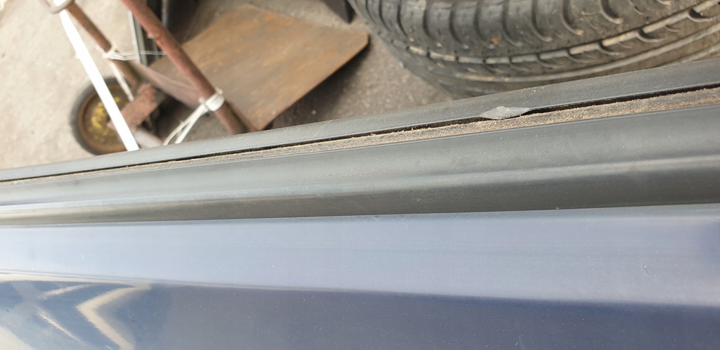 фото №1, Молдинг уплотнитель с дверь перед r skoda felicia