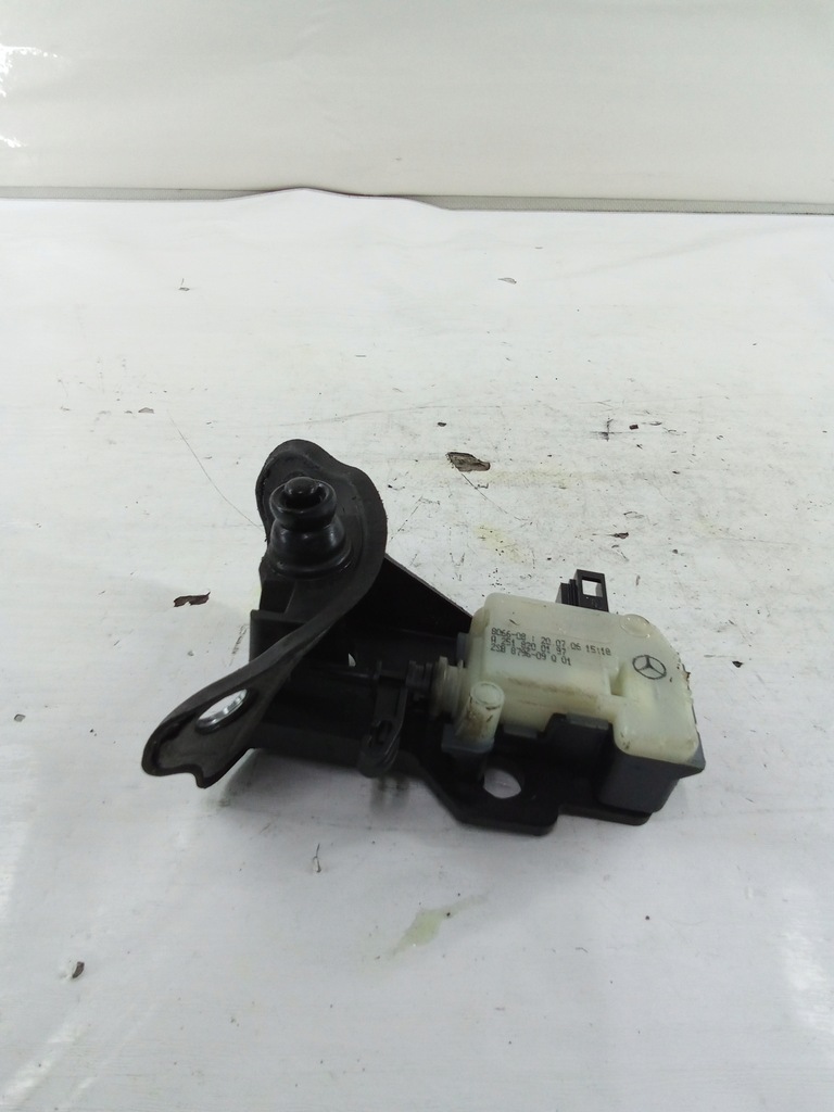 фото №1, J671 замок крышка топлива mercedes cls w119