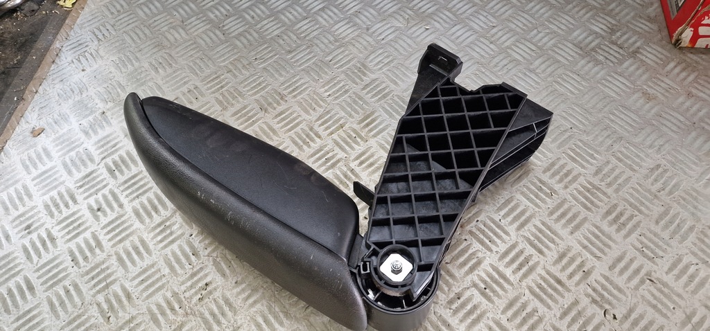 фото №6, Подлокотник перед citroen ds3