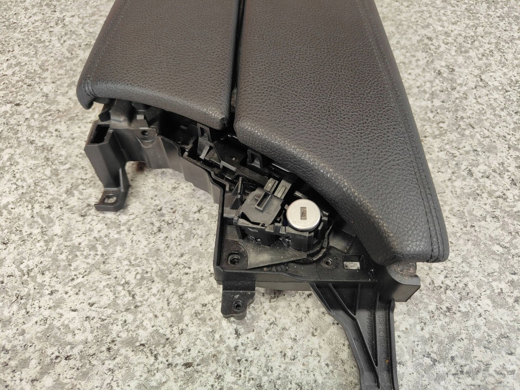Купить Bmw f10 f11 подлокотник передок  передний средний пряжка schwarz 9216865