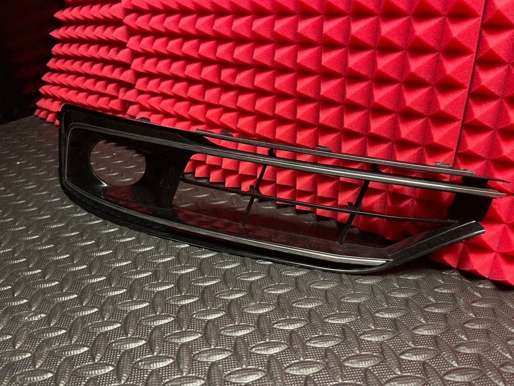 фото №1, 4h0807679p решётка бампера audi a8 d4 lift