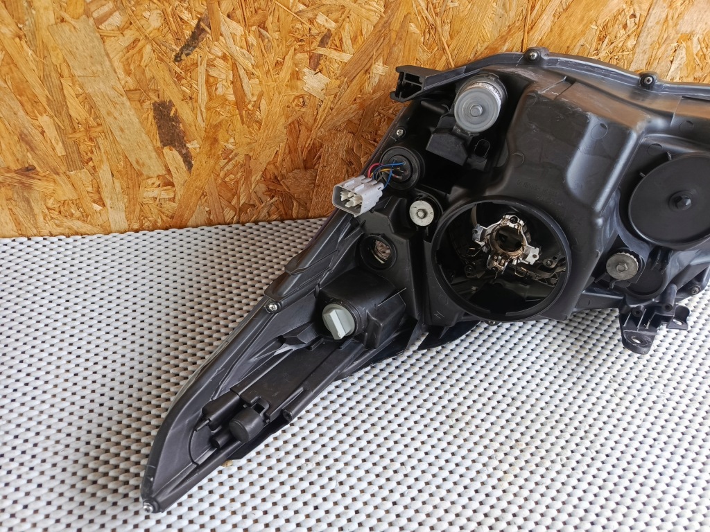 Фара перед правий toyota avensis t27 рестайлінг  bi-xenon 1000017687 Київ