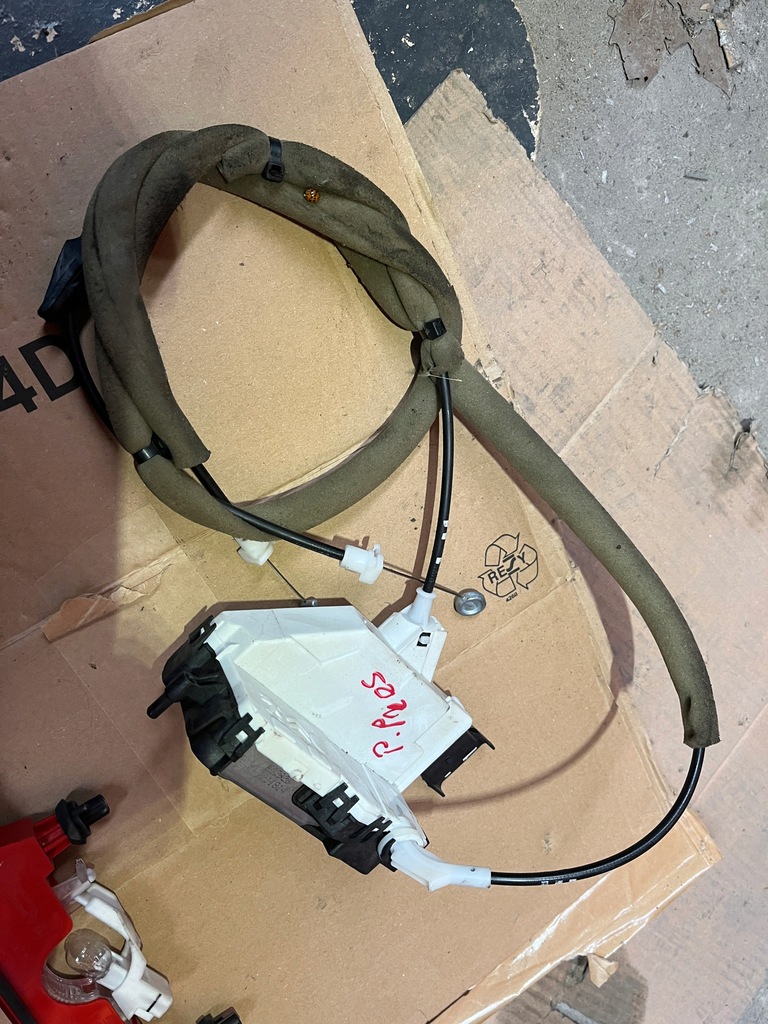 фото №1, Замок дверь раздвижных правых partner berlingo ii psa828414