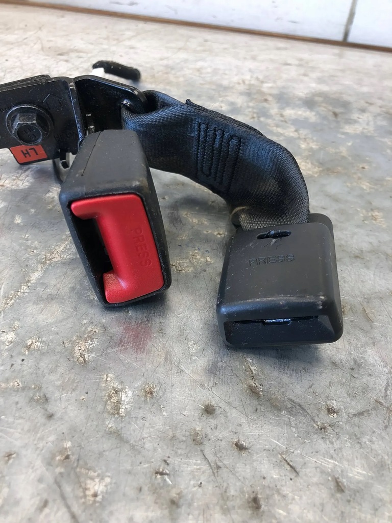 фото №1, Кліпса поперечина лівий задня kia rio iv 898j0h8200wk