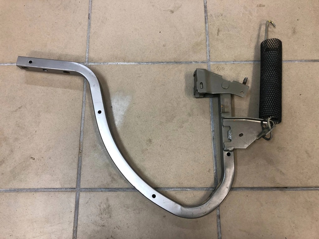 фото №1, Dodge charger правий петля кришки багажника r712af