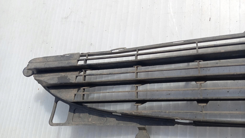 Решітка бампера середня peugeot 307 1.4b 04r 9634014477 Ціна