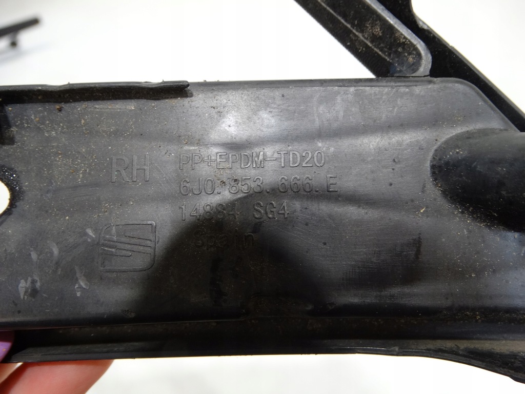 фото №7, Решітка бампера права seat ibiza mk4 6j0853666e