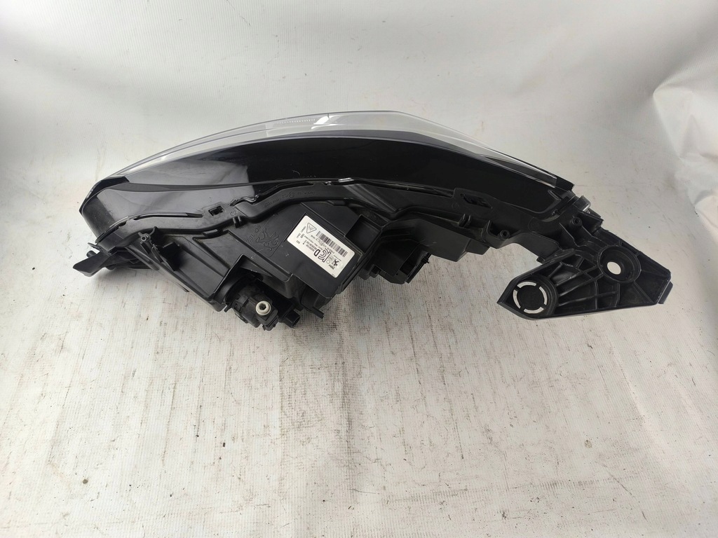фото №7, Peugeot 208, 2008, ii лампа правая full led - europa