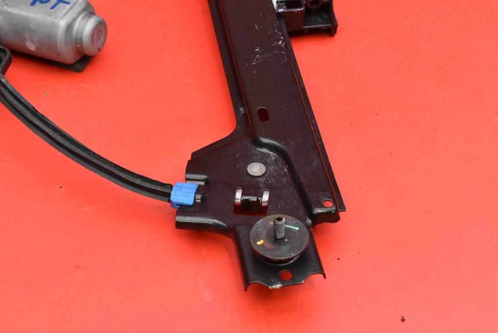 Підйомник скло правий задній eu 1028821-00-b tesla model x 90d 15-21 Оригінал