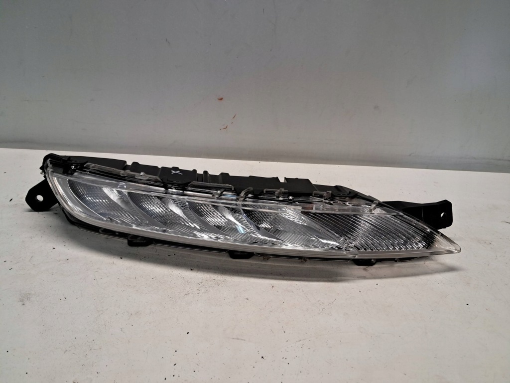 Купити Citroen c4 picasso 2 фара led drl правий 9676036280