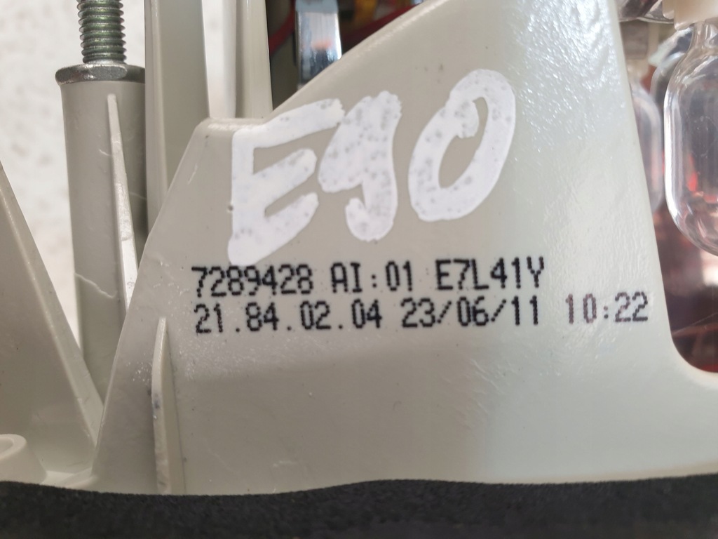 фото №6, Bmw 3 e90 лампа права задня задня кришка багажника led oryg