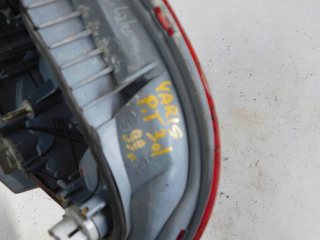 Toyota yaris 1 99r 3d фара правий задній Київ