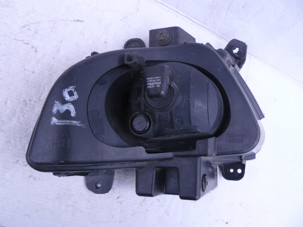фото №9, Hyundai i30 i lift 09-12 рамка противотуманная фара правый