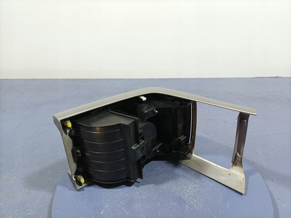 фото №6, Toyota prius ii 03- кронштейн na напої підсклянник 1a823-006g