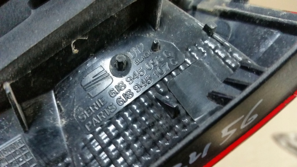 фото №10, Лампа правый lub левый задняя seat ibiza iv kombi lift 6j8945093c