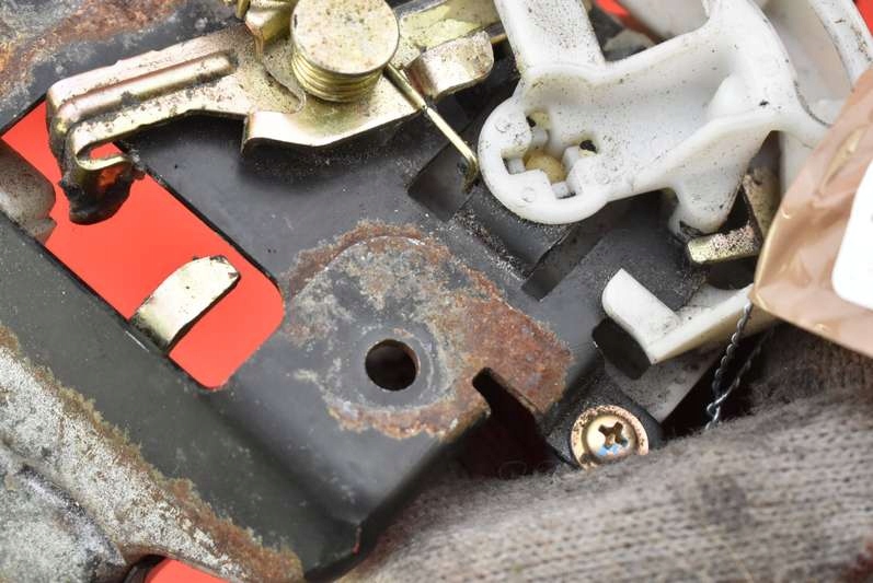 фото №10, Замок крышки задняя багажника mazda 6 1 i gg sedan 02-05